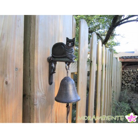 Katze mit Glocke aus Gusseisen