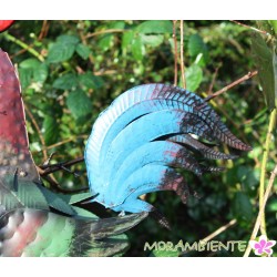 Bunt lackierter Hahn aus Metall