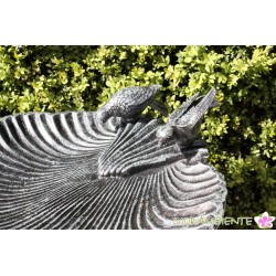 große Vogeltränke "Muschel mit Tauben" aus Gusseisen