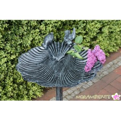 große Vogeltränke "Muschel mit Tauben" aus Gusseisen