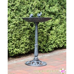 große Vogeltränke "Muschel mit Tauben" aus Gusseisen