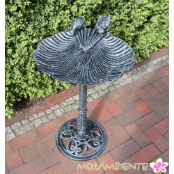 große Vogeltränke "Muschel mit Tauben" aus Gusseisen