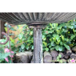 große Vogeltränke "Muschel mit Tauben" aus Gusseisen