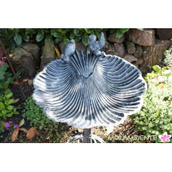 große Vogeltränke "Muschel mit Tauben" aus Gusseisen