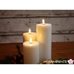 weiße LED-Kerzen mit flackernden "Flammen"