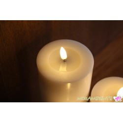 weiße LED-Kerzen mit flackernden "Flammen"