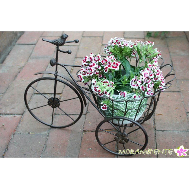 kleines Dekofahrrad mit Blumenkorb