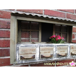 Pflanzkasten mit Dach im shabby-Stil