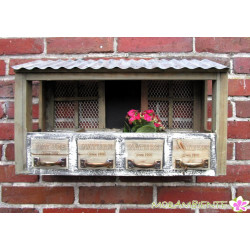 Pflanzkasten mit Dach im shabby-Stil